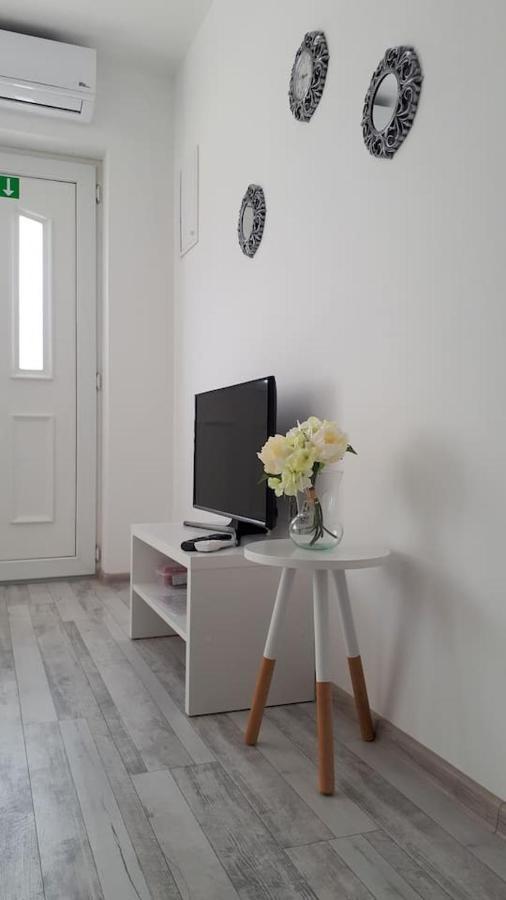 Apartman Lidija Dinjiška Екстериор снимка