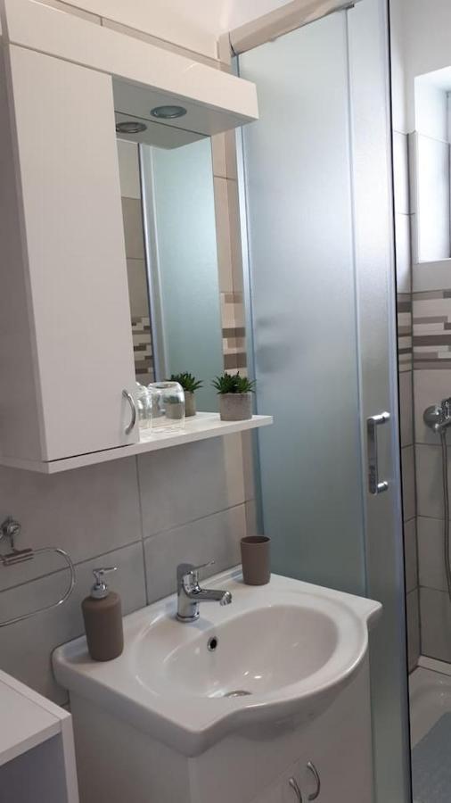 Apartman Lidija Dinjiška Екстериор снимка