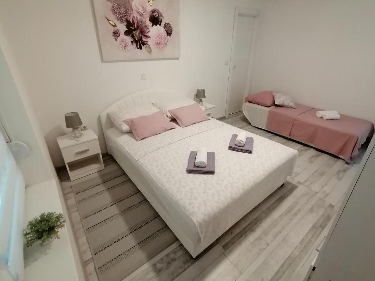 Apartman Lidija Dinjiška Екстериор снимка
