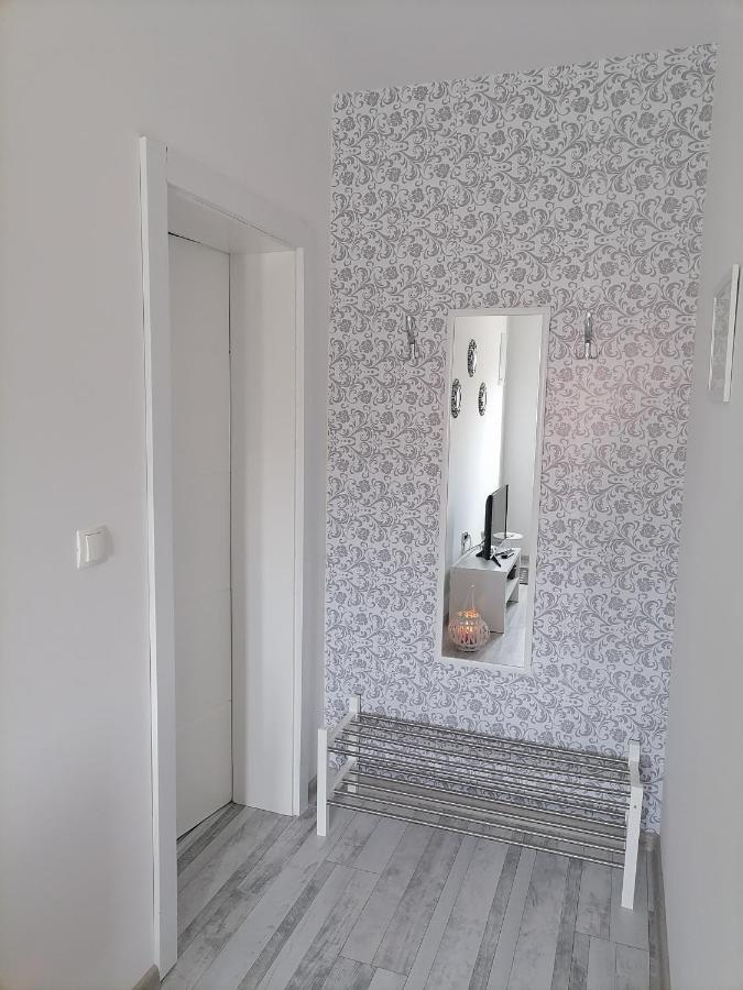 Apartman Lidija Dinjiška Екстериор снимка