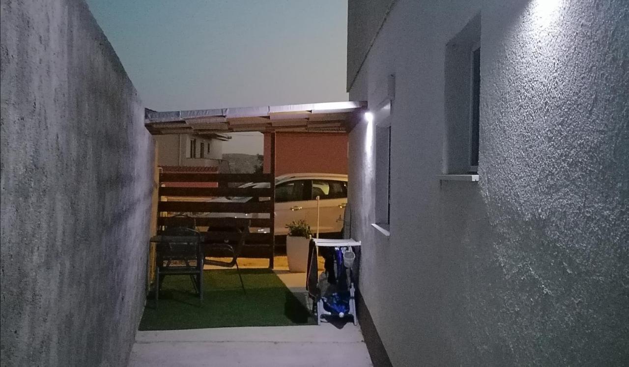 Apartman Lidija Dinjiška Екстериор снимка